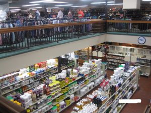 アメリカ乗馬用品店の内部