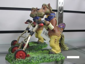 アメリカ乗馬用品店の馬のの置物2