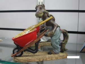 アメリカ乗馬用品店の馬の置物3