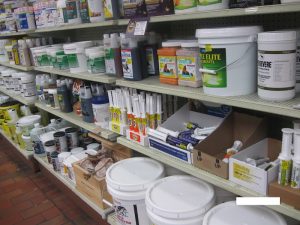 アメリカ乗馬用品店の医薬品売り場