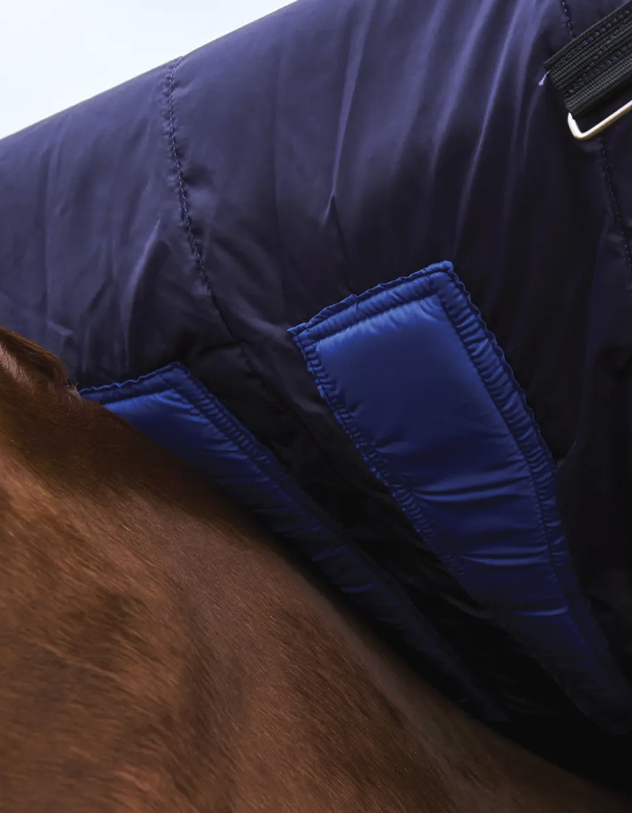 形状記憶フォームの肩甲骨部パッド